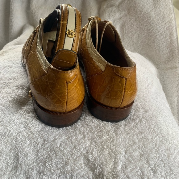 Men’s Two tone Dress shoe along with the matching belt. - Picture 4 of 5